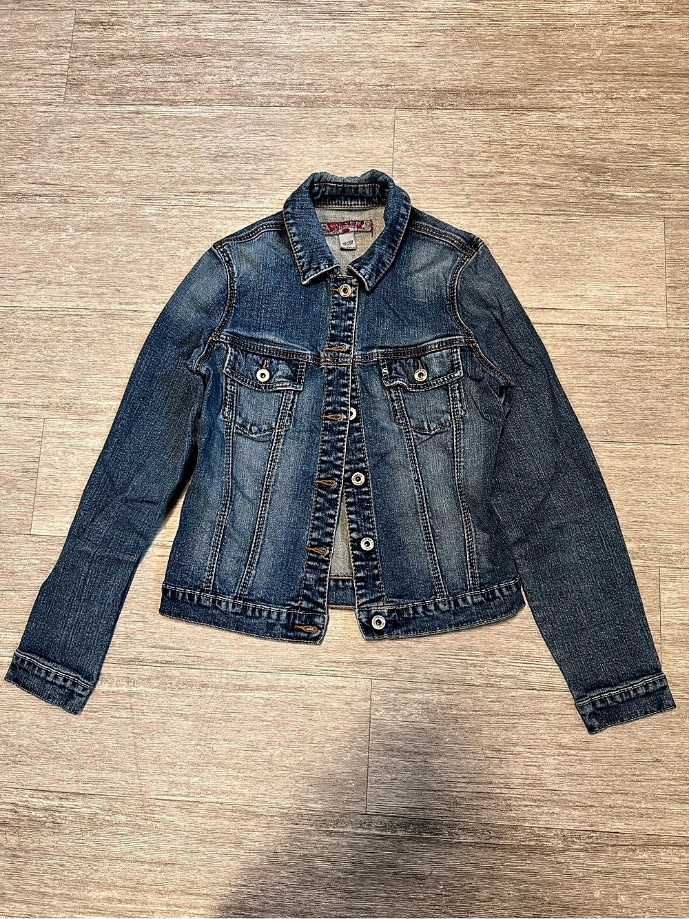 Silver Jeans Co Women’s Classic Blue Denim Button Up Trucker Jacket